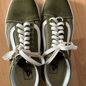 Vans Old Skool Shoe Women Size 8.5 (Men 7)